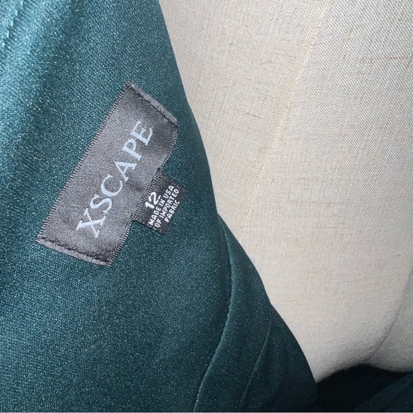 Xscape Sleeveless Halter Neck Crepe Wrap Gown In Pine Green NWT - Reemoly - Picture 11 of 11